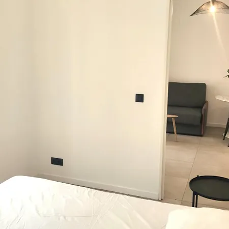 Апартаменты Baie Des Anges 305 *